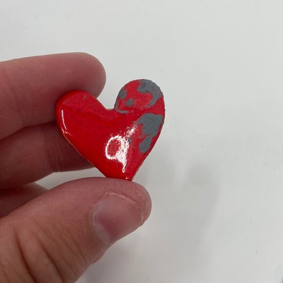 Vintage clay ceramic heart pin - Picture 1 of 3